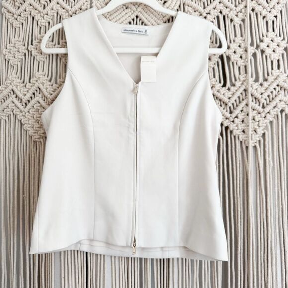 Abercrombie Tailored Zip Vest – Size Medium – Fall Wardrobe Staple NWT - Picture 1 of 6